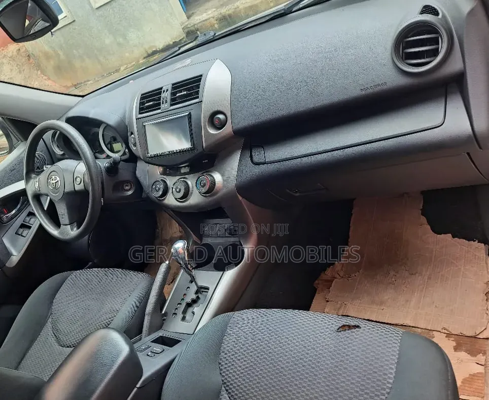 Toyota RAV4 2011 Silver
