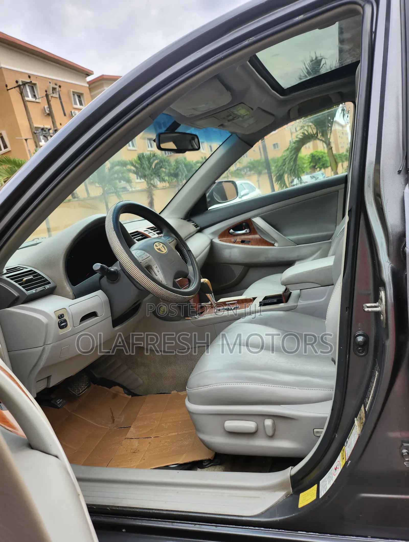 Toyota Camry XLE 4dr Sedan (2.4L 4cyl 5A) 2009 Gray