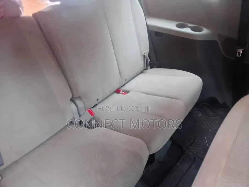 Toyota Sienna LE 7 Passenger 2011 Gray