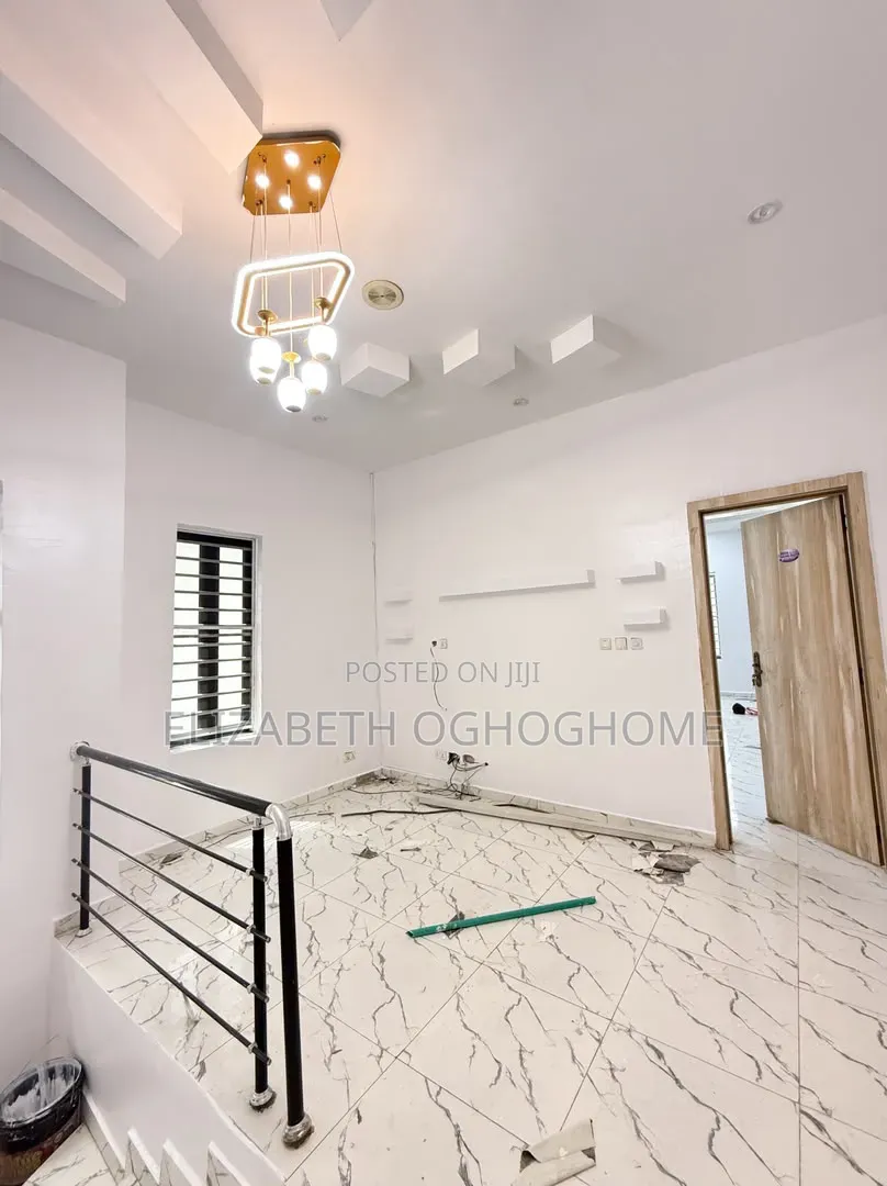 5bdrm Duplex in Chevron for rent