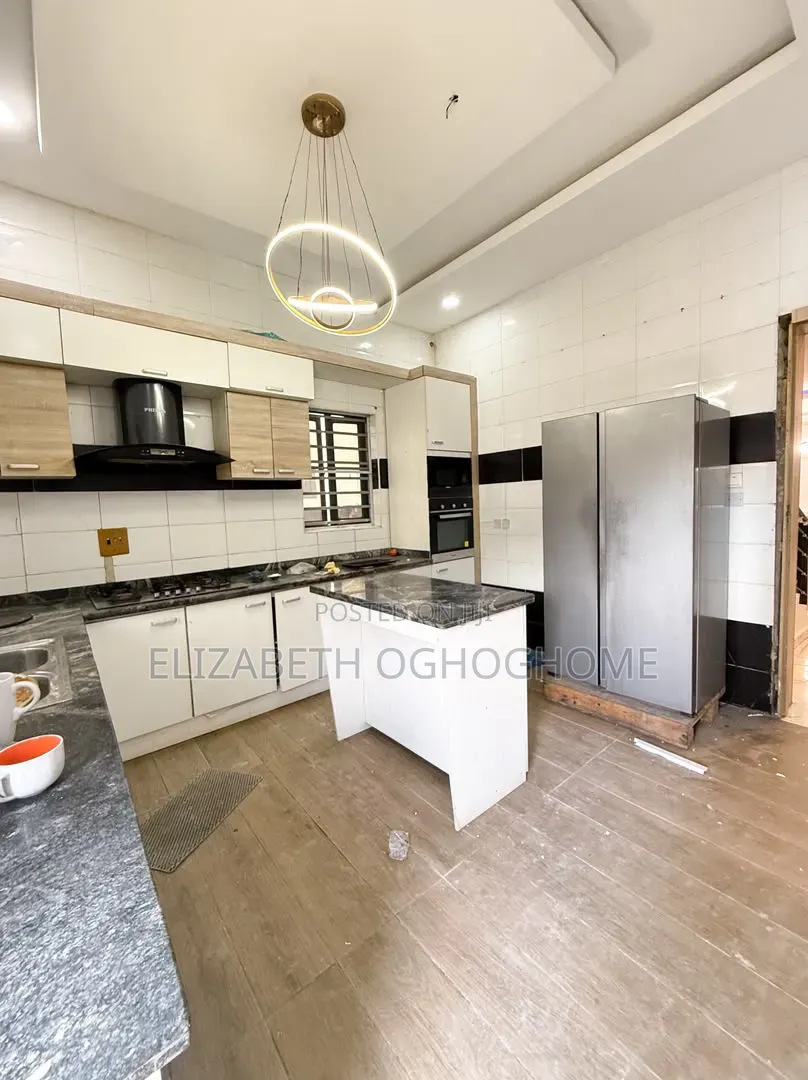 5bdrm Duplex in Chevron for rent
