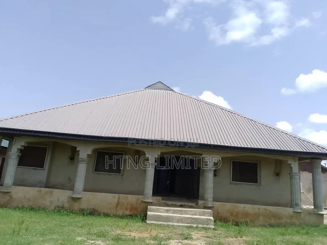 4bdrm Bungalow in Ambrass, Igbogbo for sale
