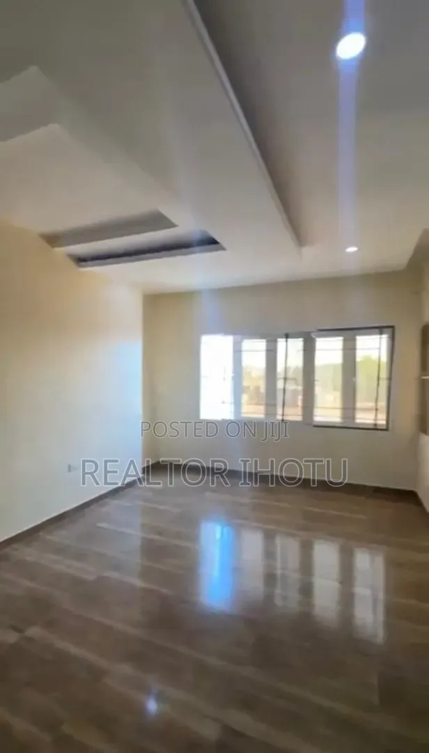 3bdrm Apartment in Idu Industrial for sale