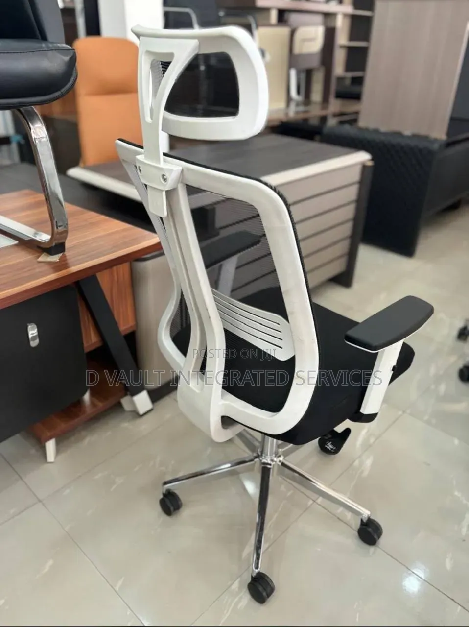 Ergonomics Office Chair / Swivel Chair.
