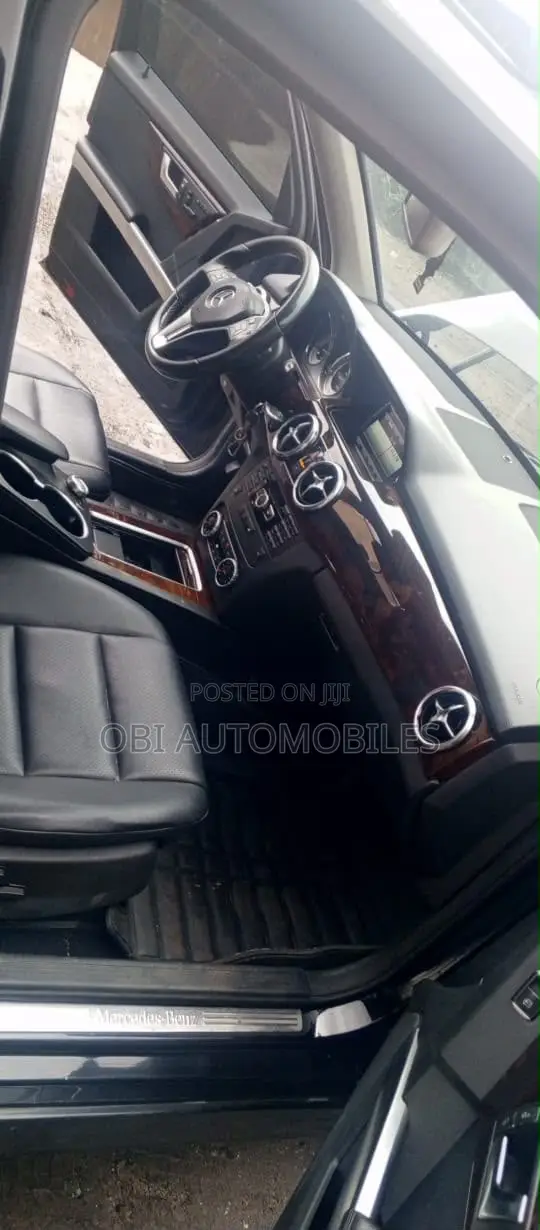 Mercedes-Benz GLK-Class Base GLK 350 4dr AWD 4MATIC (3.5L 6cyl 7A) 2015