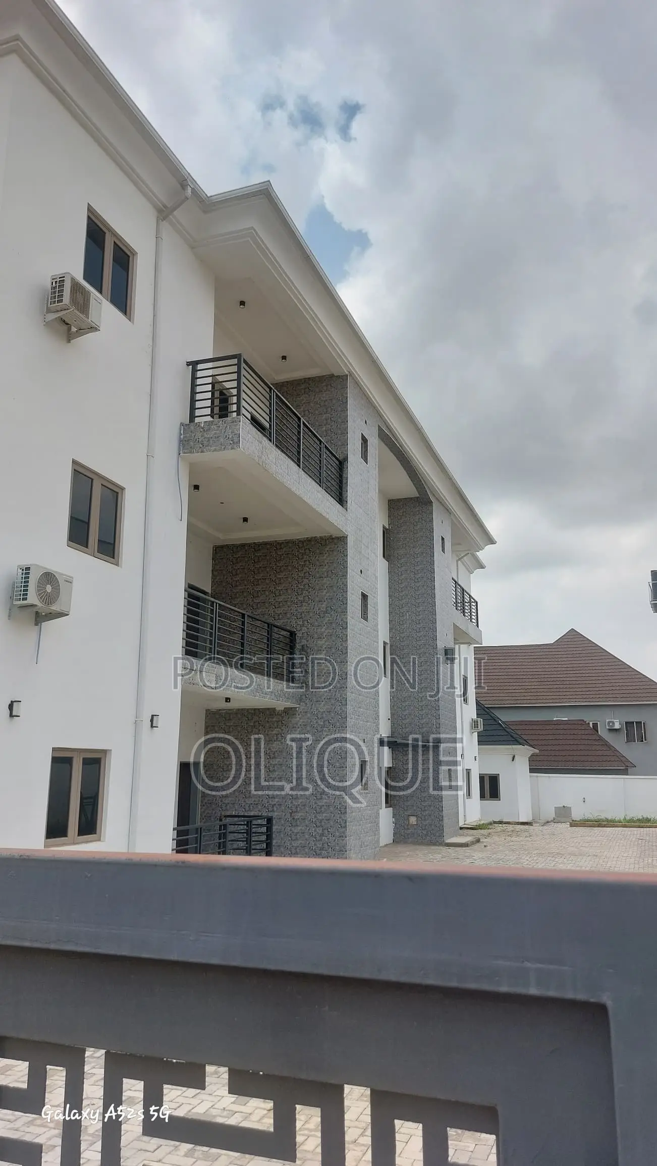 18bdrm Block of Flats in Jahi Gilmore for rent