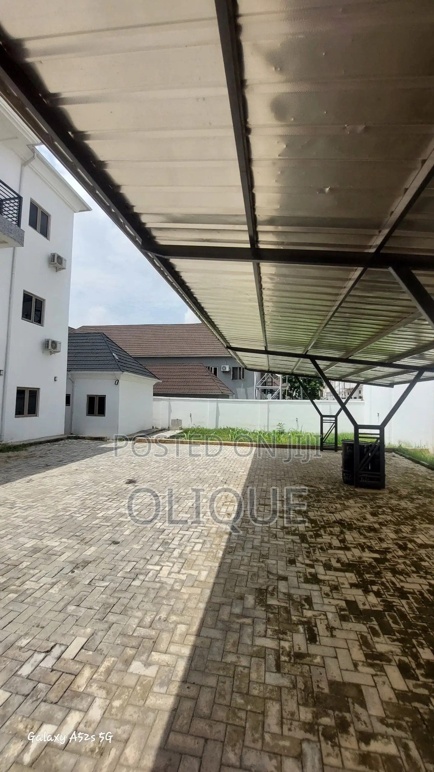 18bdrm Block of Flats in Jahi Gilmore for rent