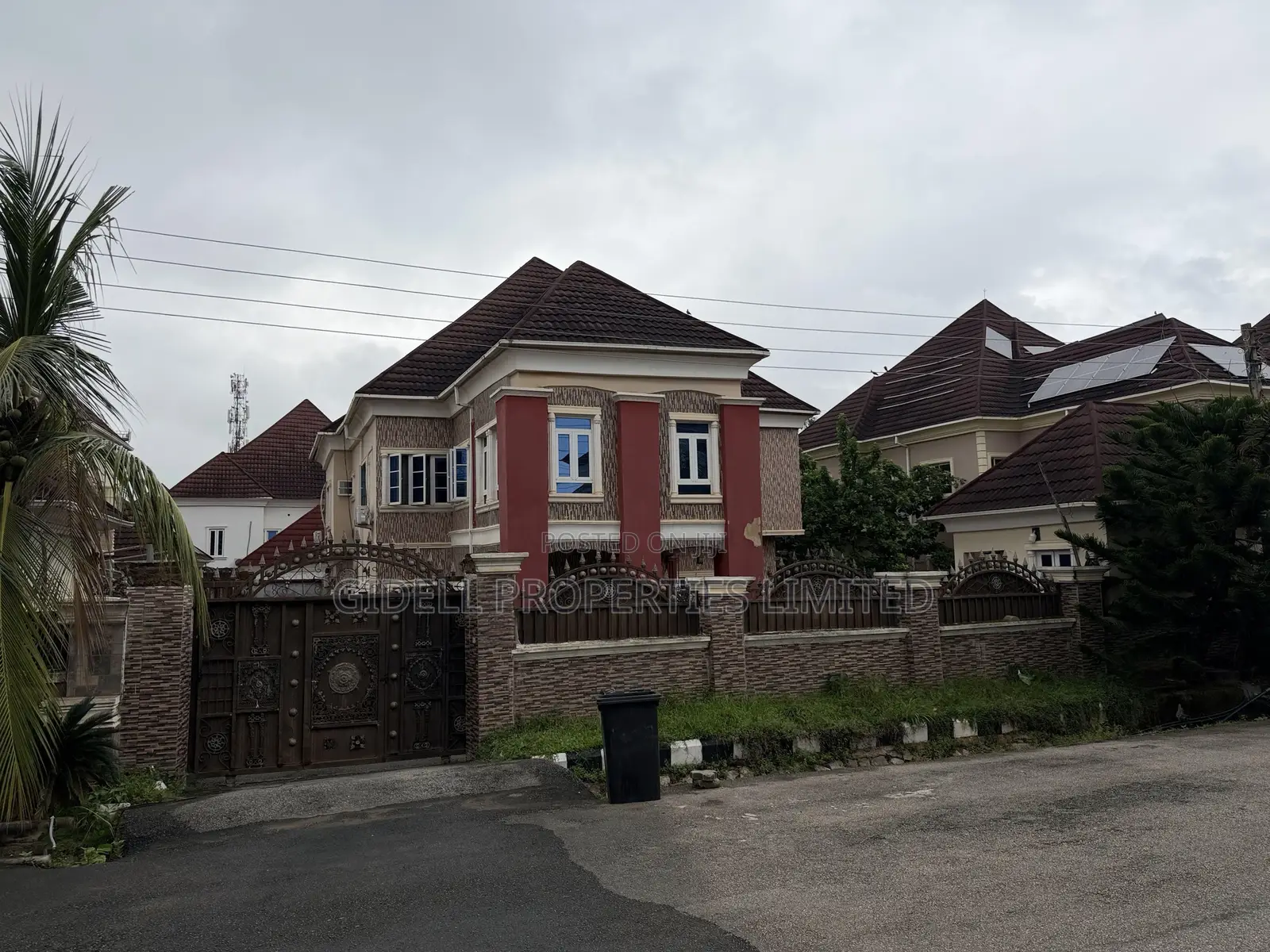 5bdrm Duplex in Fynestone Estate,, Life Camp for sale