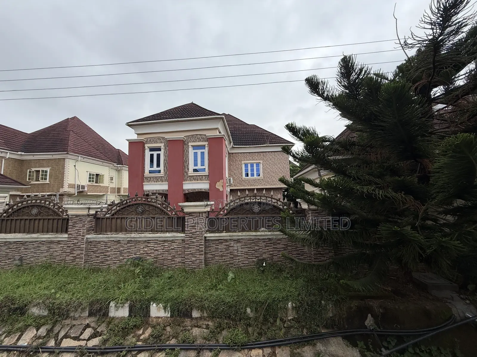5bdrm Duplex in Fynestone Estate,, Life Camp for sale