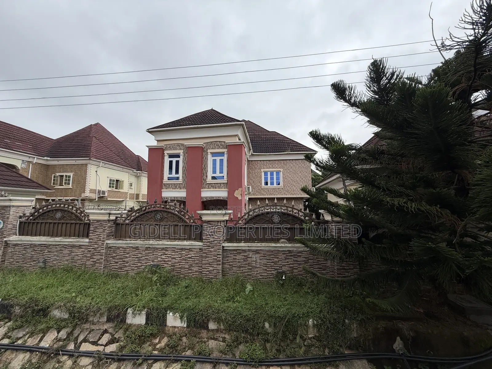 5bdrm Duplex in Fynestone Estate,, Life Camp for sale