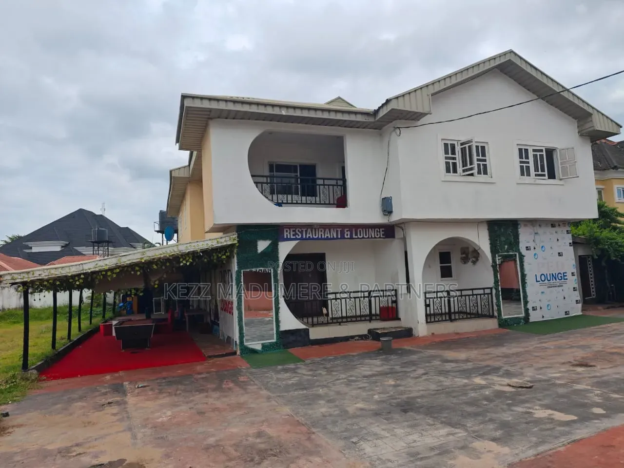 5bdrm Duplex in Dbs Road, Oshimili for rent