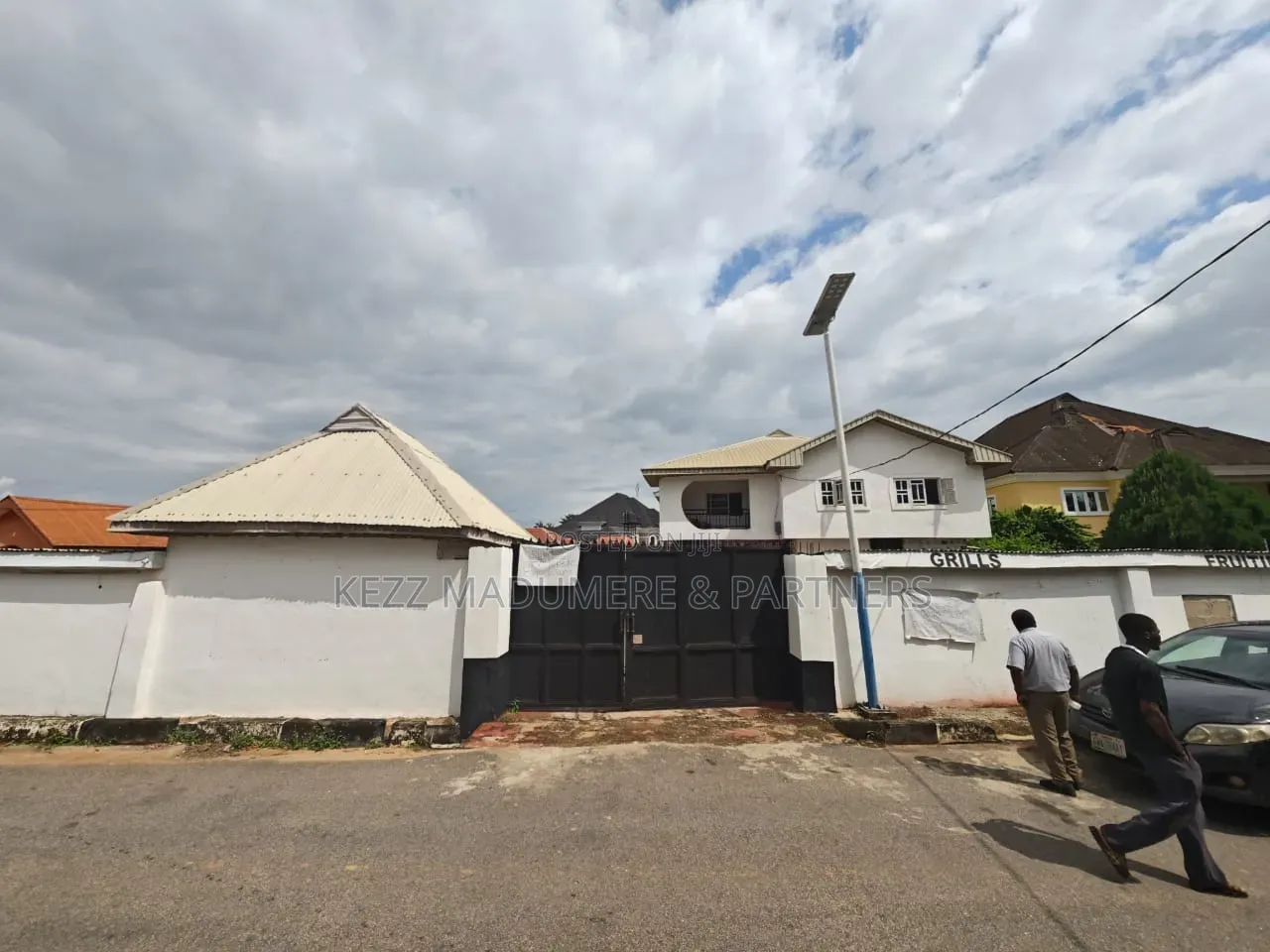 5bdrm Duplex in Dbs Road, Oshimili for rent