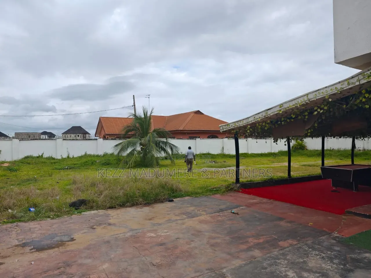 5bdrm Duplex in Dbs Road, Oshimili for rent