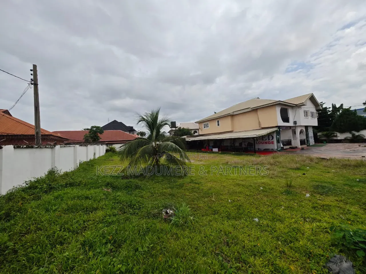 5bdrm Duplex in Dbs Road, Oshimili for rent