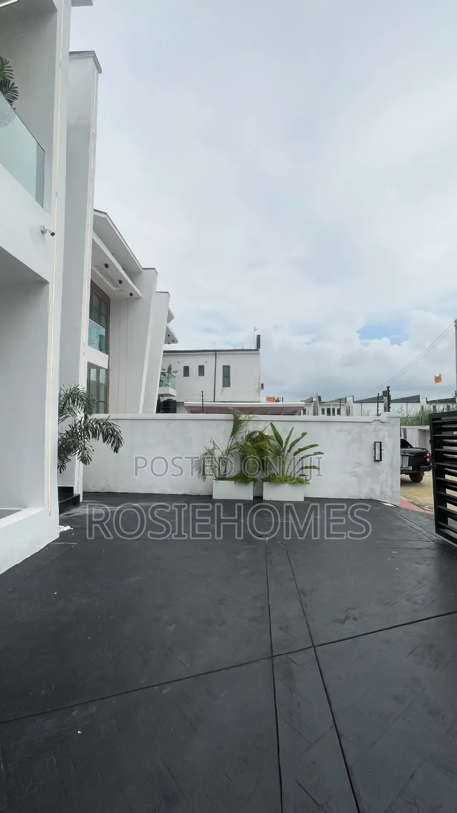 5bdrm Duplex in Ajah for sale
