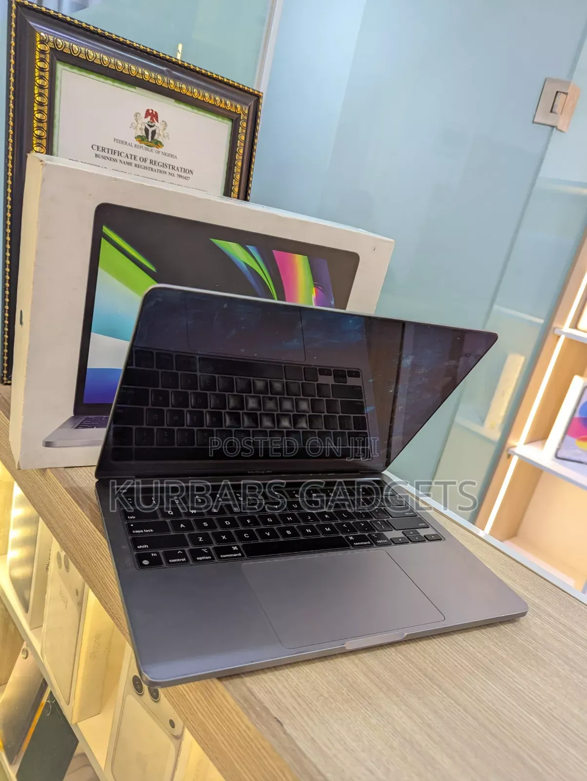 New Laptop Apple MacBook Pro 2022 M2 8GB Intel Pentium SSD 256GB