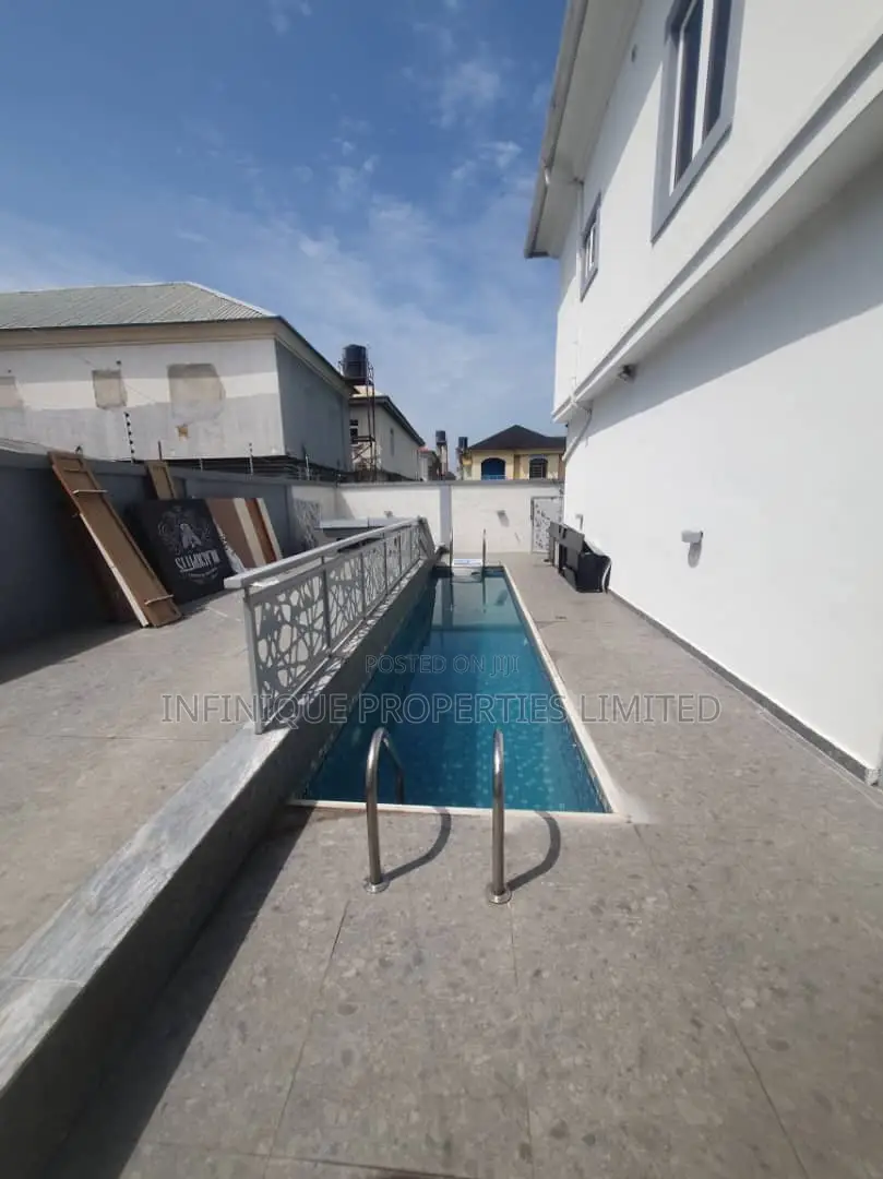 4bdrm Duplex in Lekki Phase 1 for rent