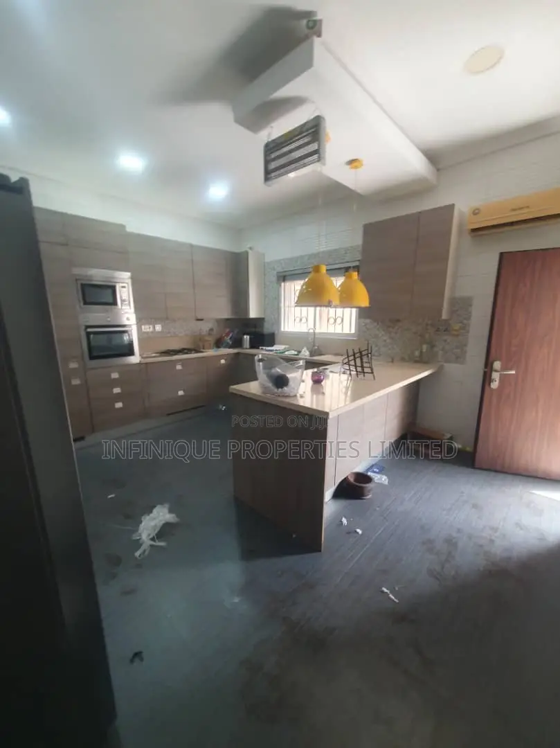4bdrm Duplex in Lekki Phase 1 for rent