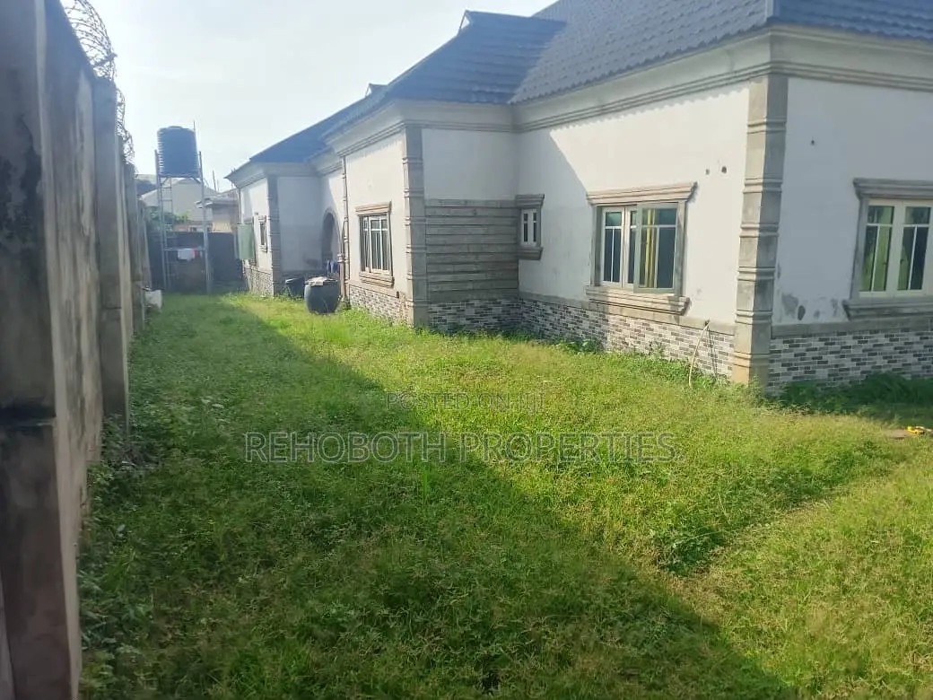 5bdrm Bungalow in Akoto Elebu, Akala Express for sale