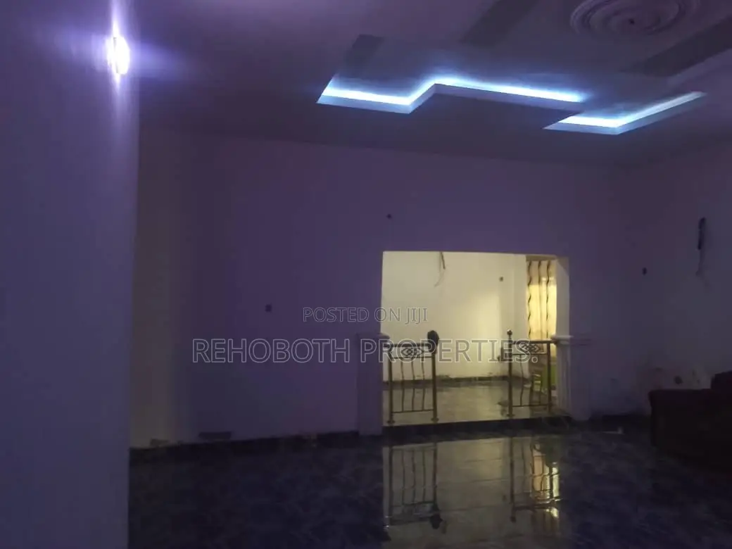 5bdrm Bungalow in Akoto Elebu, Akala Express for sale