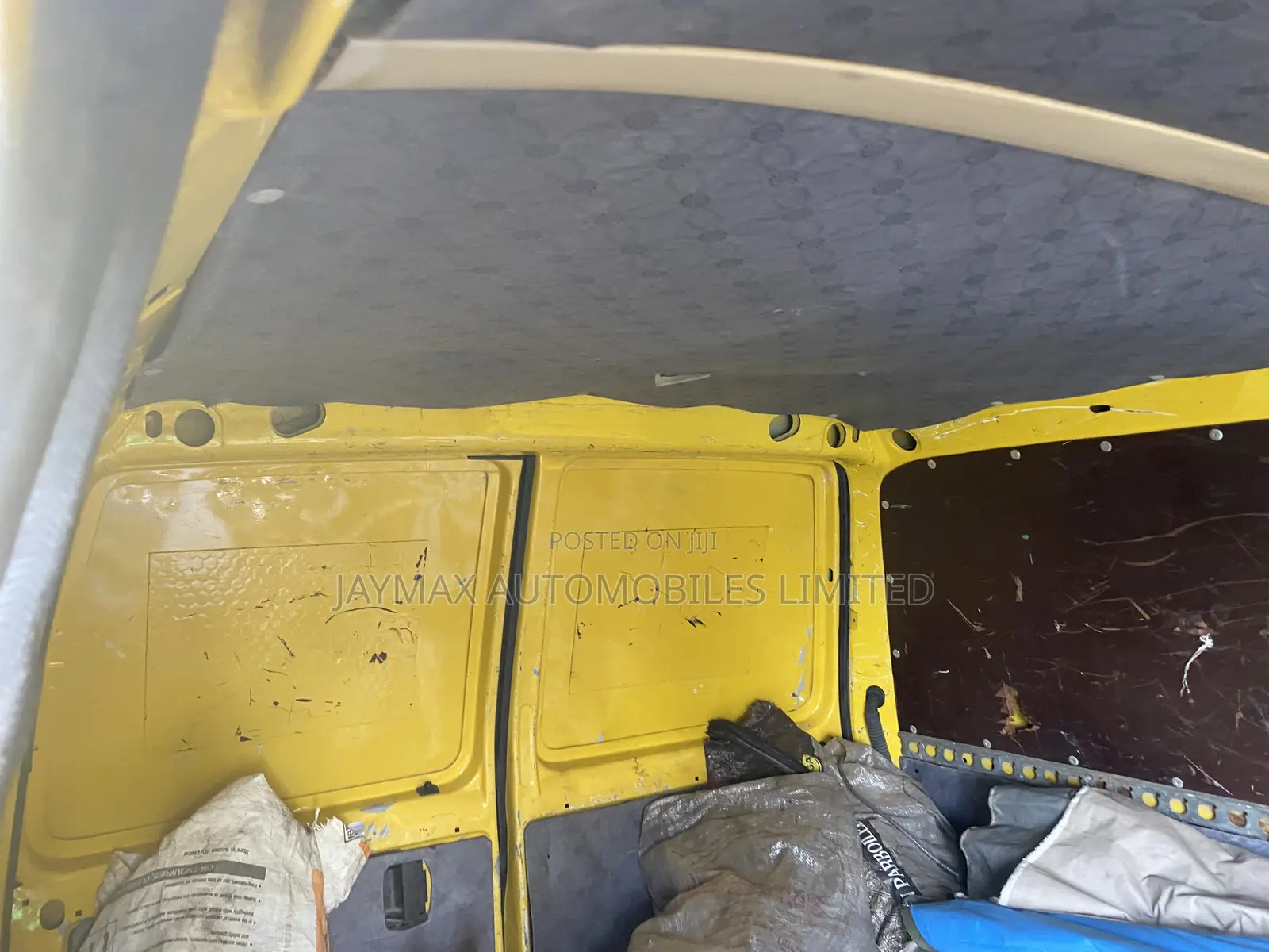 Volkswagen Transporter 2004 Yellow