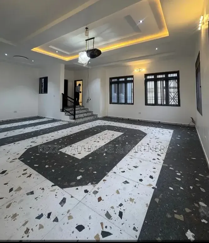 5bdrm Duplex in Woji , Port Harcourt for sale