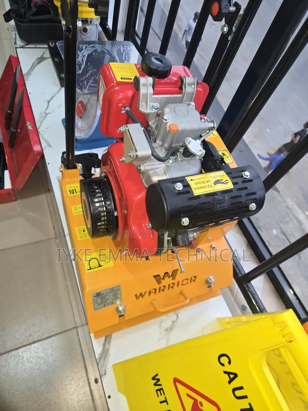 Plate Compactor Machine (Diesel Engine C-120/120kg)