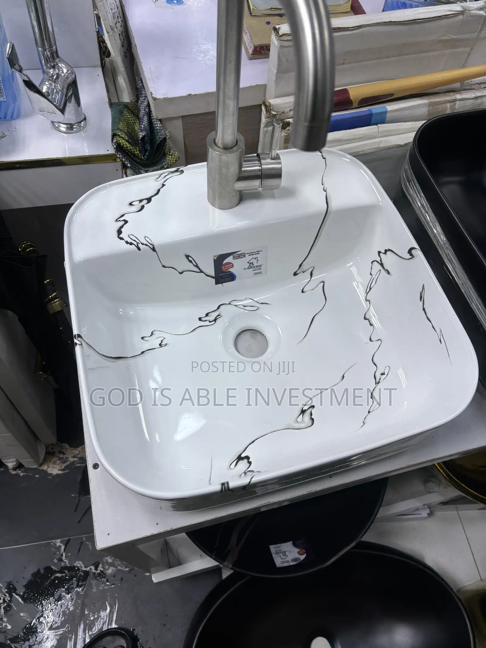 Caraka White Countertop Basin No