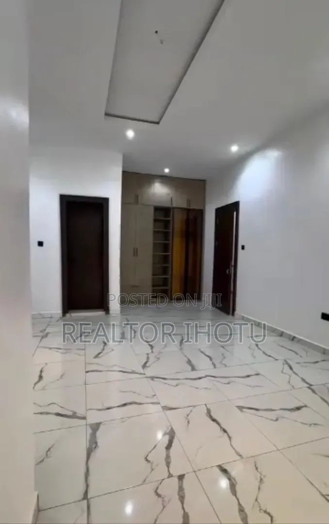 4bdrm Duplex in Gaduwa Estate for sale