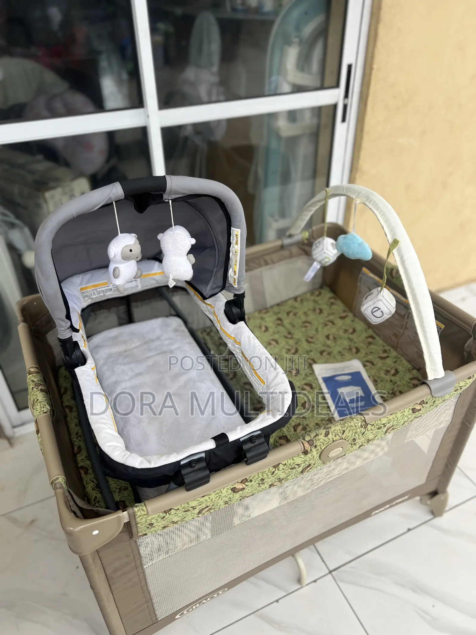 Imported Graco Baby Cot With Extra Bassinet, Rattles, Mosquito Net