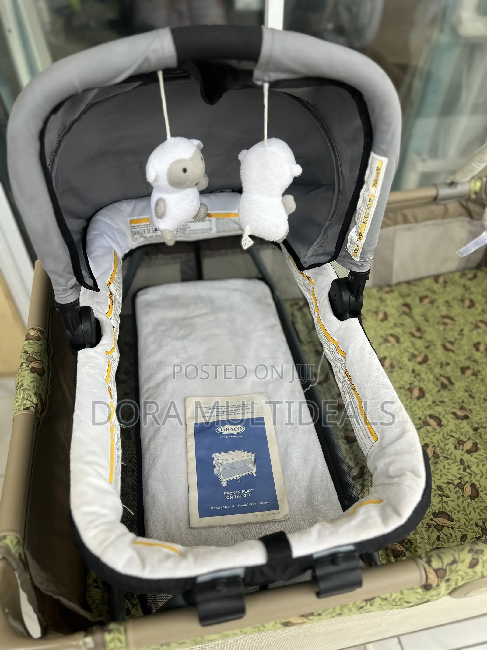 Imported Graco Baby Cot With Extra Bassinet, Rattles, Mosquito Net