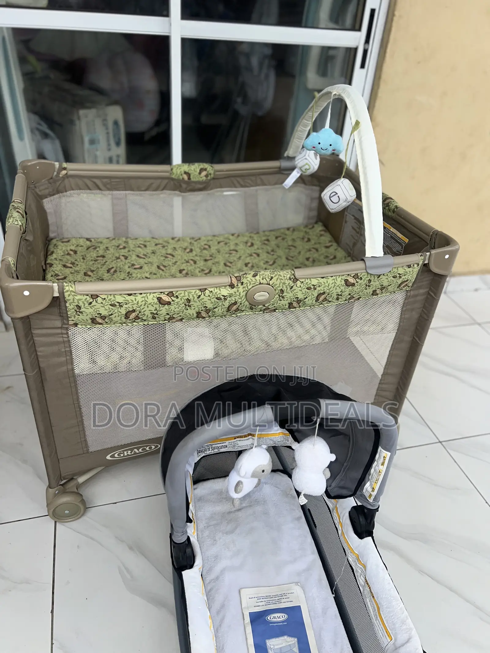 Imported Graco Baby Cot With Extra Bassinet, Rattles, Mosquito Net