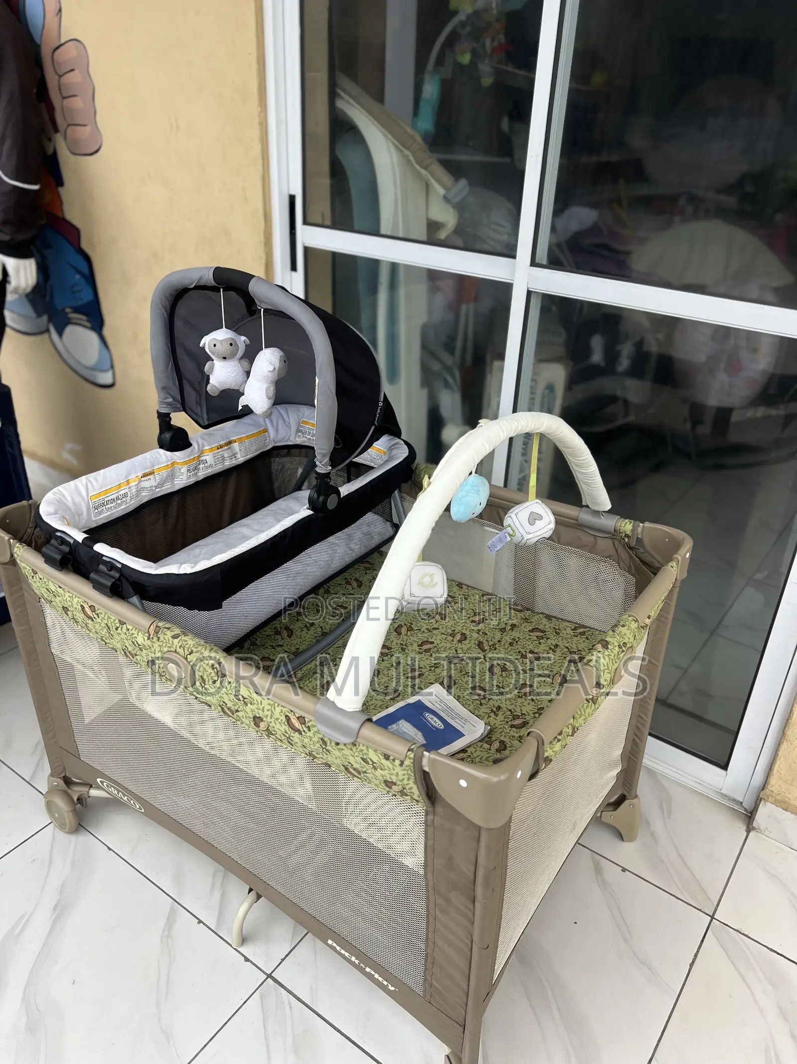 Imported Graco Baby Cot With Extra Bassinet, Rattles, Mosquito Net