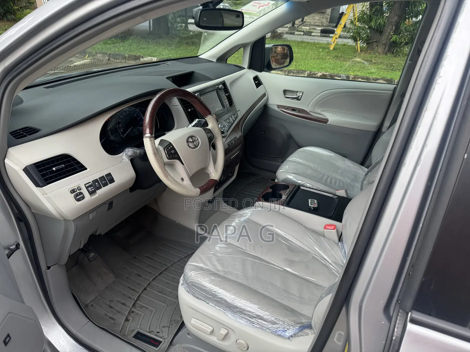 Toyota Sienna Limited 7 Passenger 2011 Silver