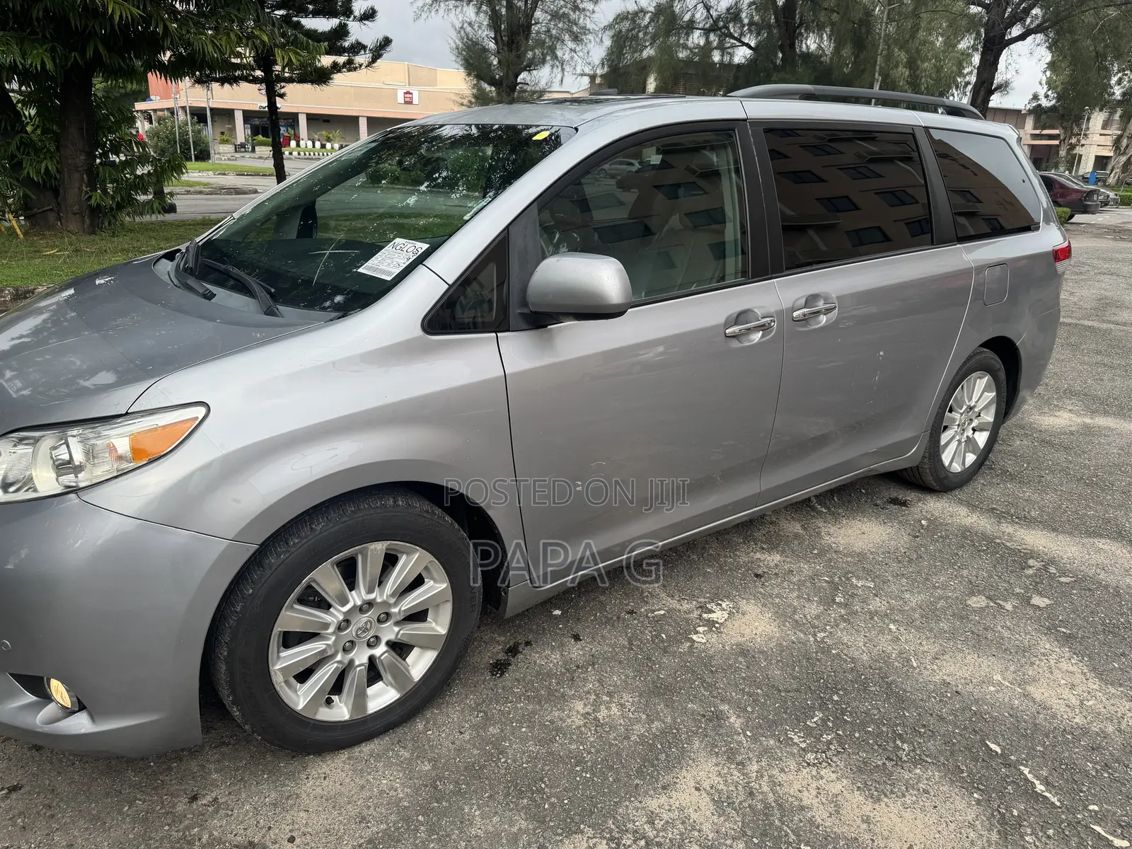 Toyota Sienna Limited 7 Passenger 2011 Silver
