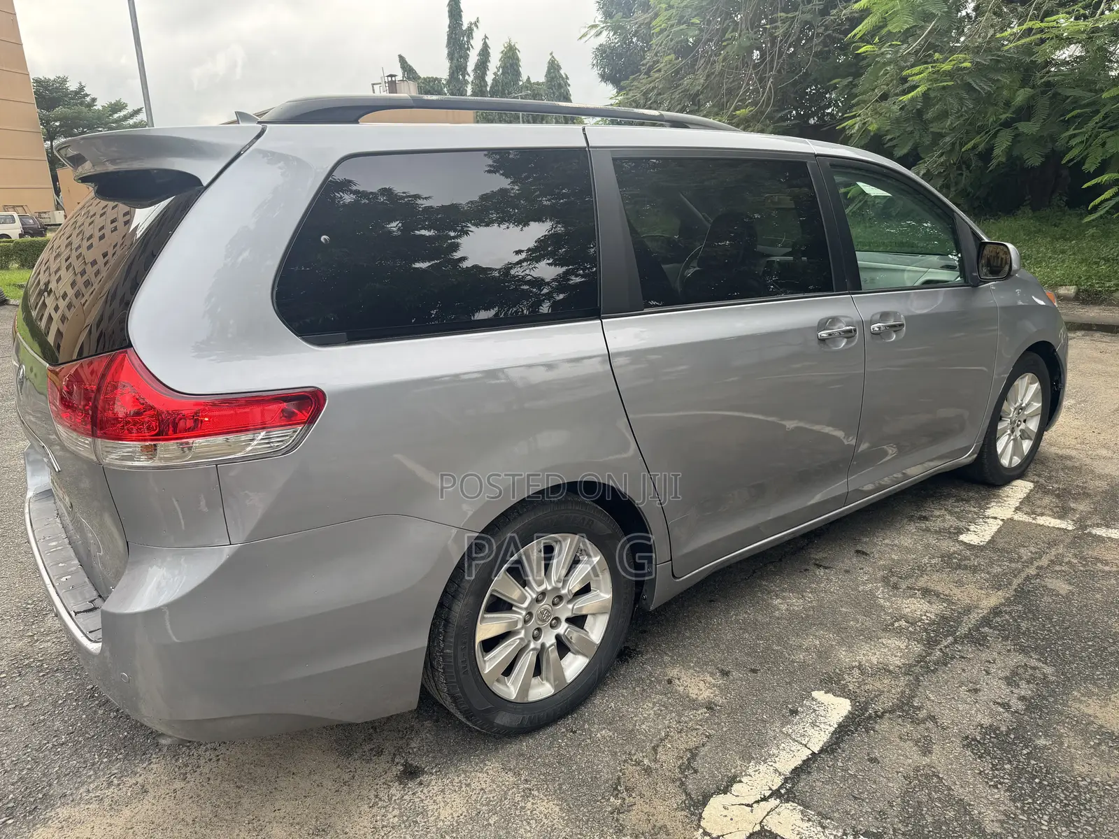 Toyota Sienna Limited 7 Passenger 2011 Silver
