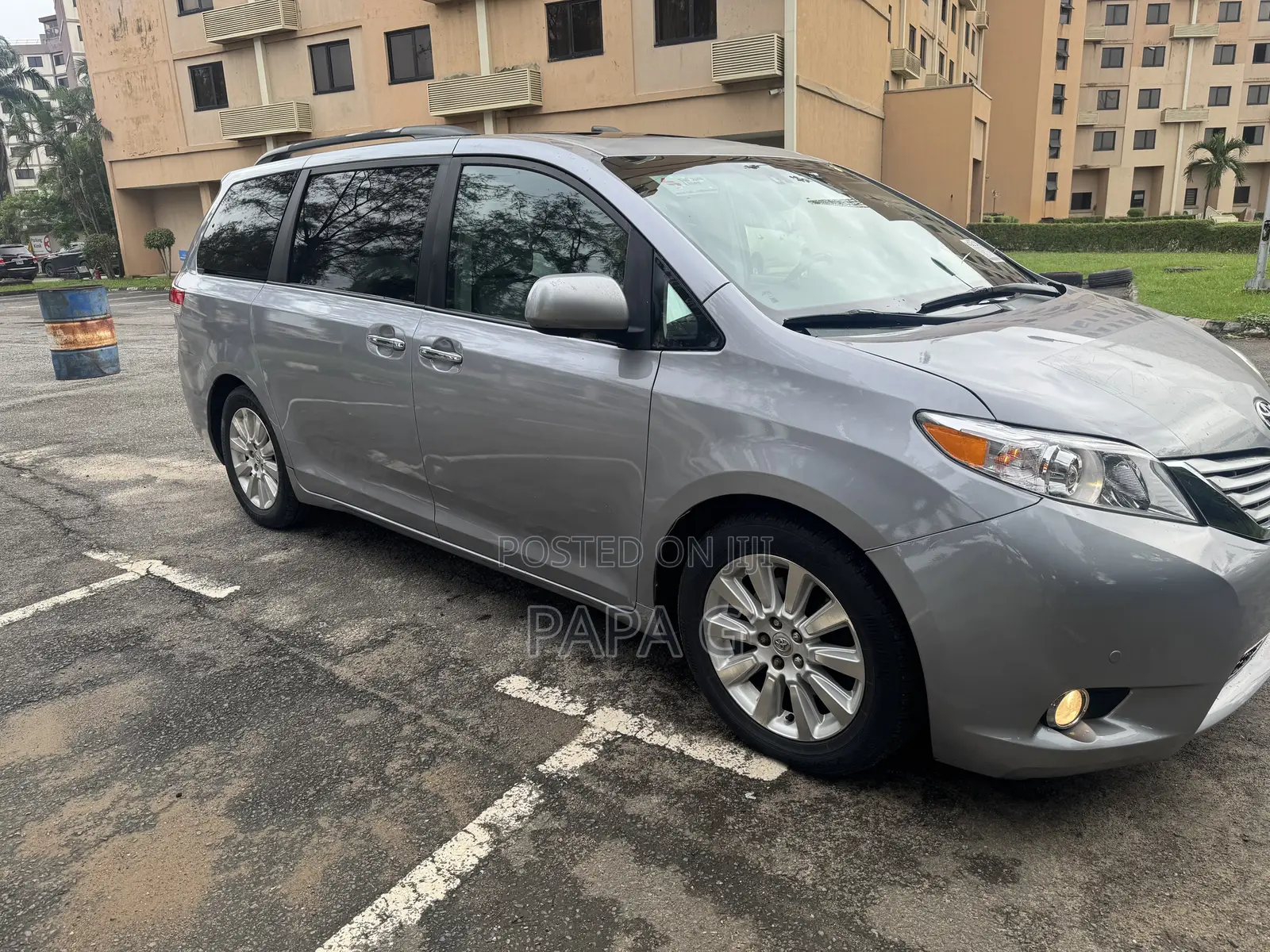 Toyota Sienna Limited 7 Passenger 2011 Silver