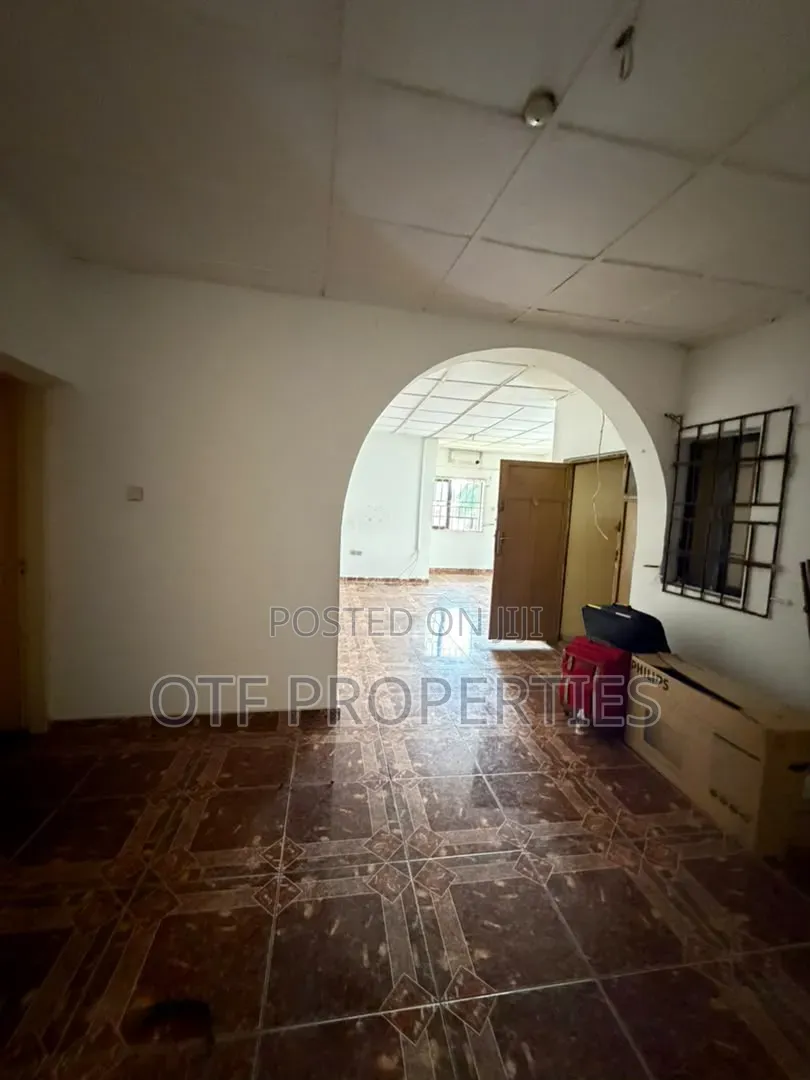 3bdrm Apartment in Utako Main for rent