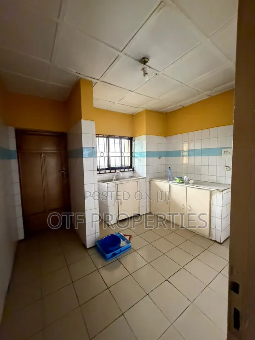 3bdrm Apartment in Utako Main for rent