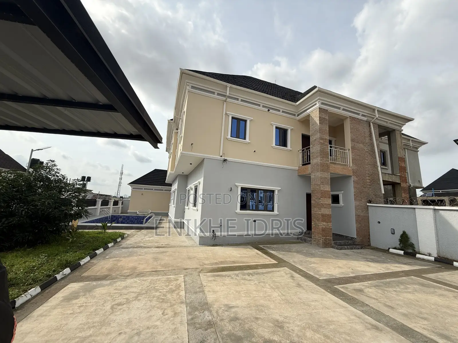 5bdrm Duplex in Coon Estate, Lugbe District for sale