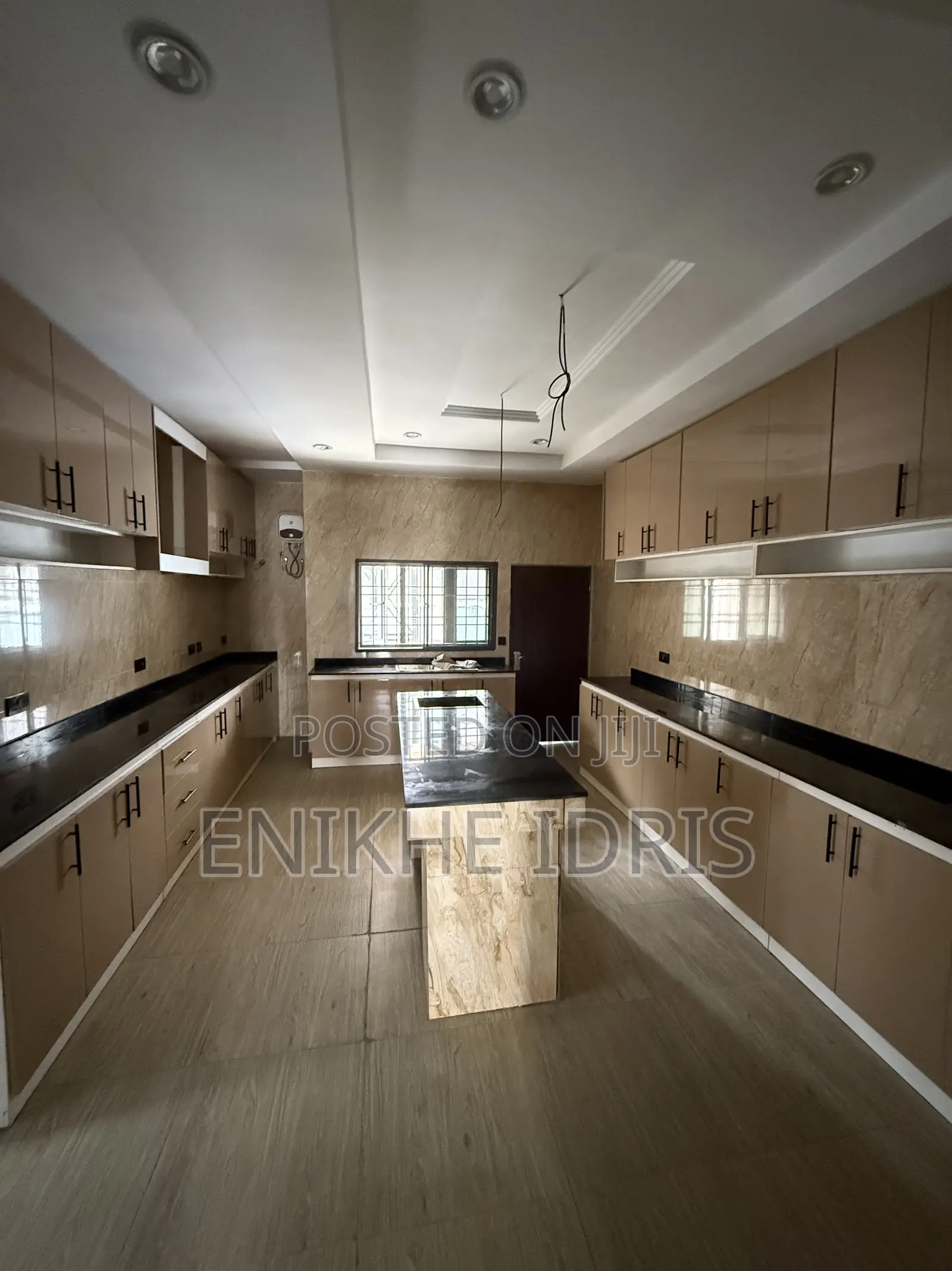 5bdrm Duplex in Coon Estate, Lugbe District for sale