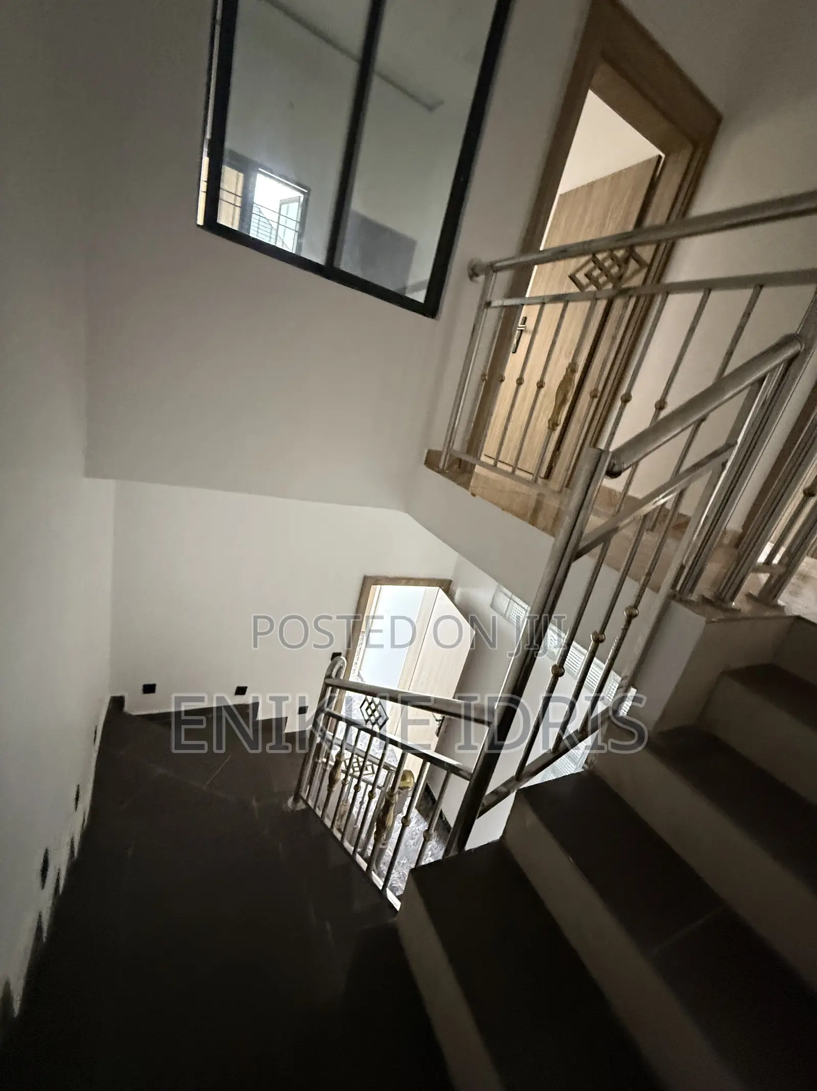 5bdrm Duplex in Coon Estate, Lugbe District for sale