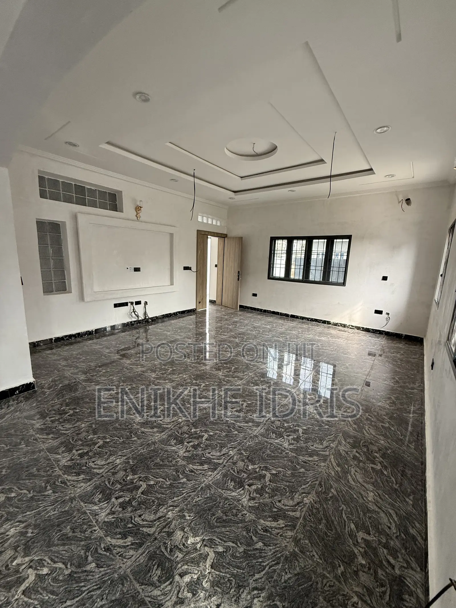 5bdrm Duplex in Coon Estate, Lugbe District for sale