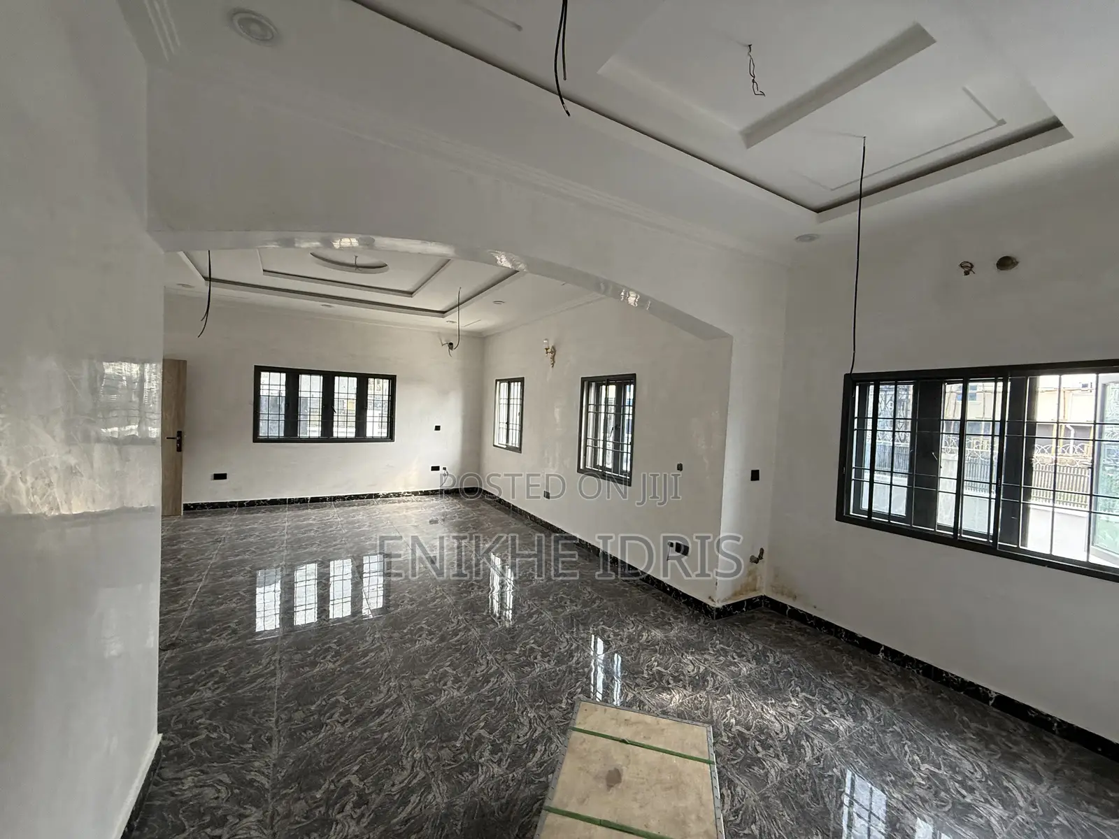 5bdrm Duplex in Coon Estate, Lugbe District for sale