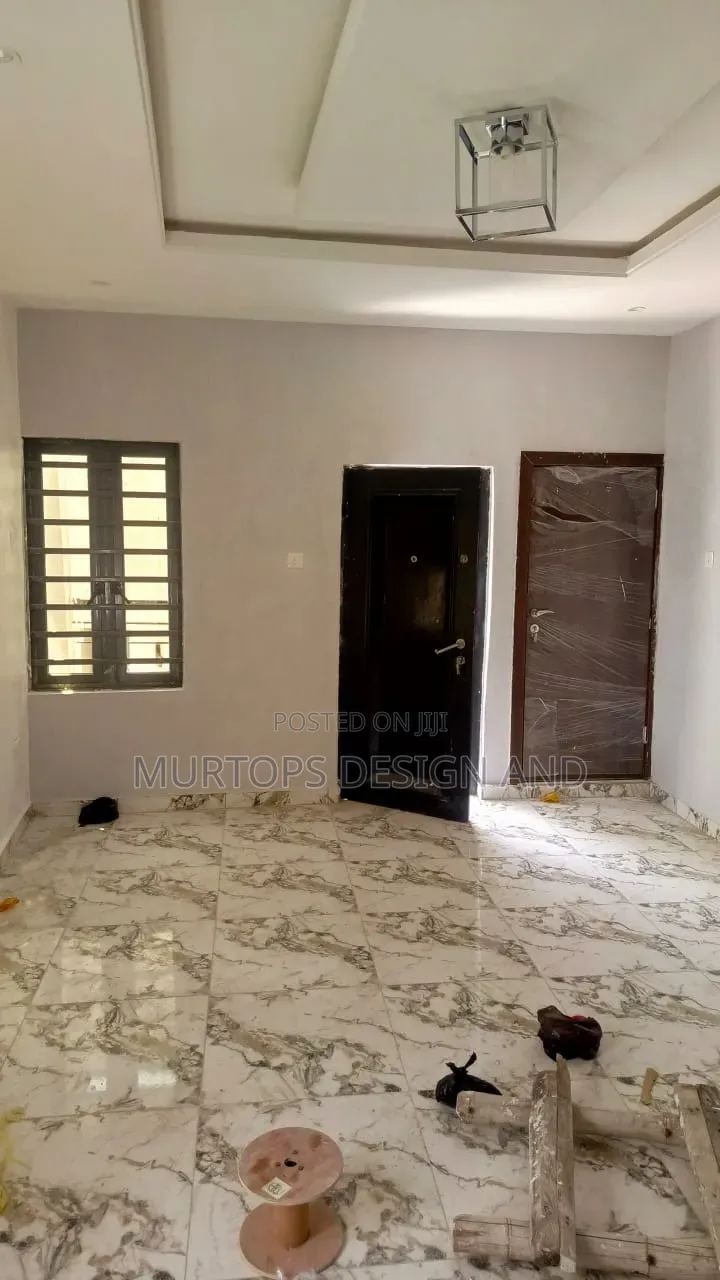2bdrm Apartment in Lekki Phase 2 for rent