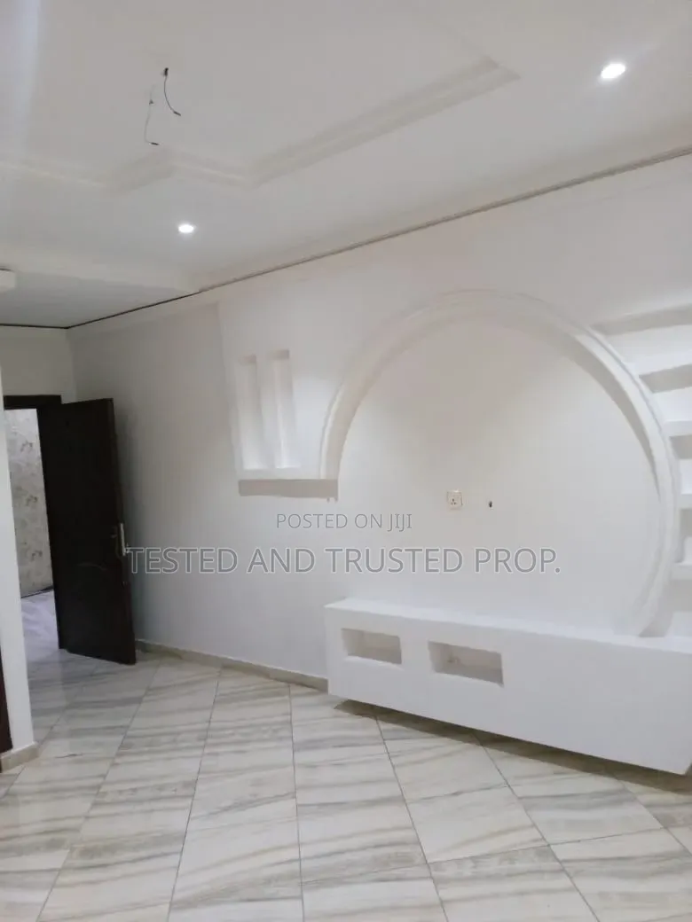 2bdrm Apartment in Ikate Elegushi for rent