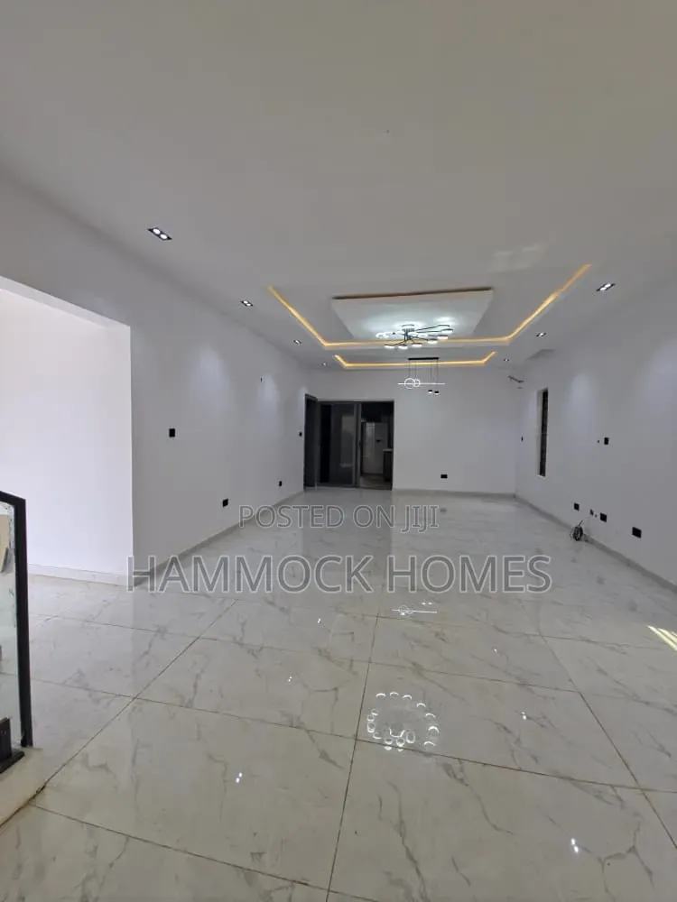 5bdrm Duplex in Okebadan Estate, Akobo for sale