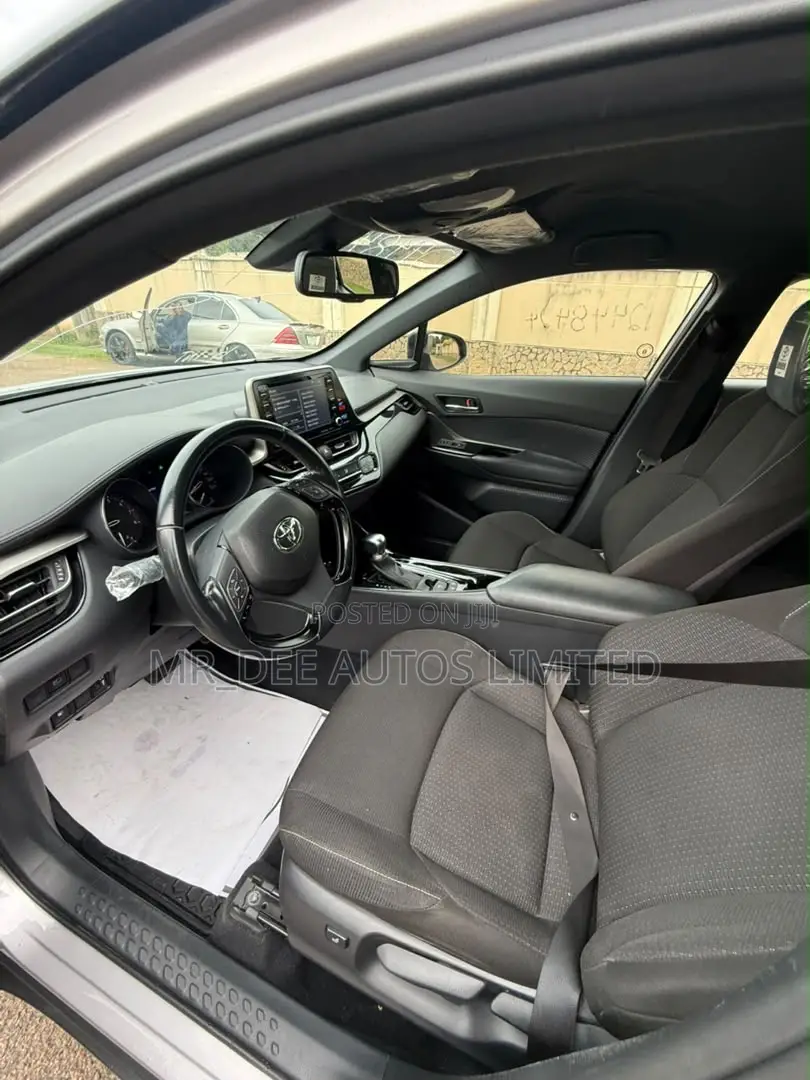 Toyota C-HR 2019 Silver