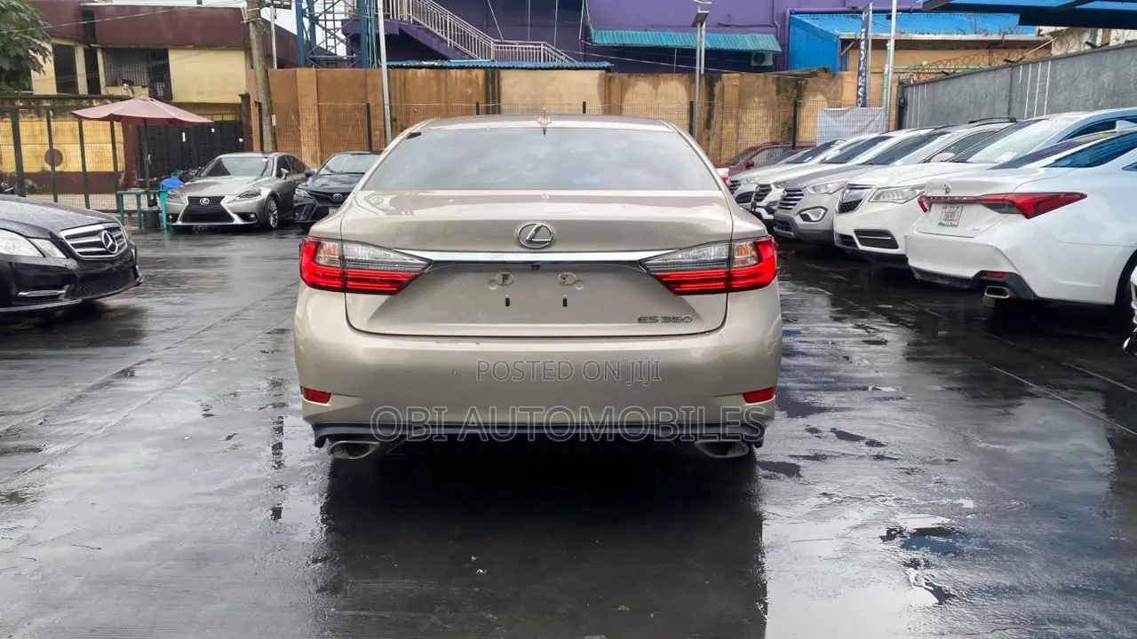 Lexus ES 2018 Gold