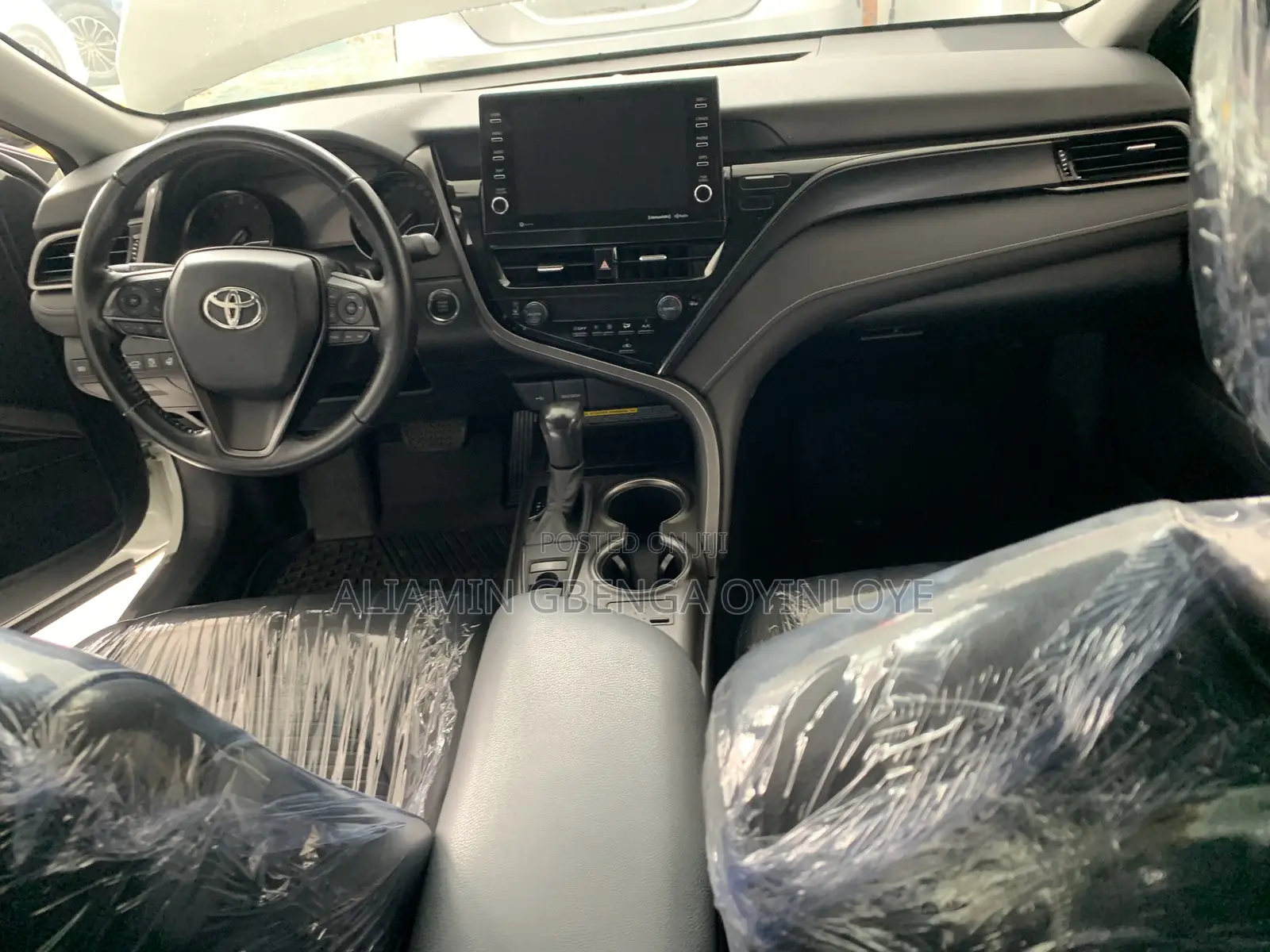 Toyota Camry SE 2021 White